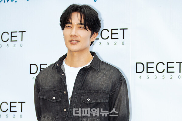 엄태구,포토월행사