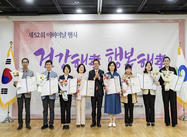 지난해 어버이날 행사에 참석한 최호권 구청장 모습