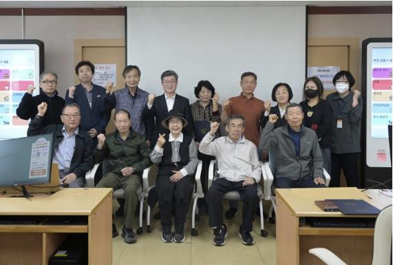 구민 정보화교육 4월 교육생 수료식 사진