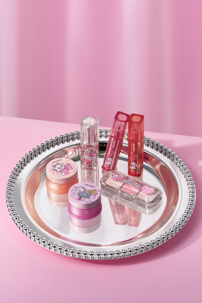 디즈니 마리 캐릭터 색조 제품.(사진=토니모리)