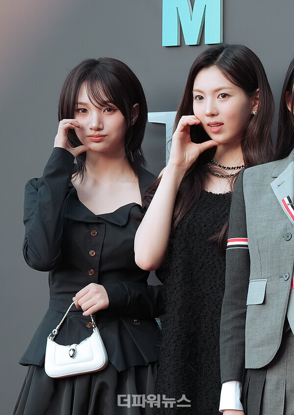 이프아이사샤-미유,포토월행사