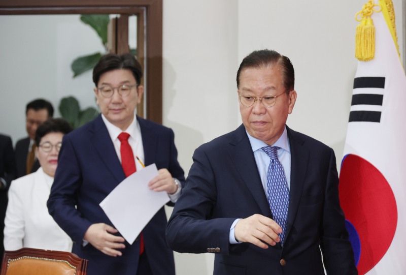 회의 참석하는 권영세-권성동(사진=연합뉴스)