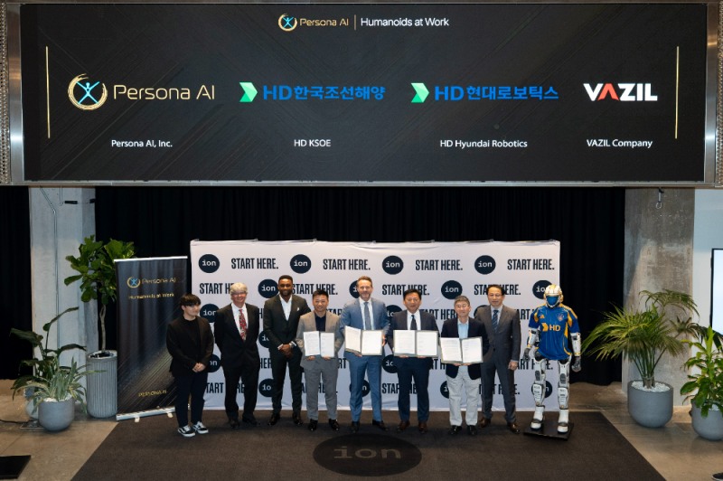 (오른쪽 두 번째부터) 송영훈 HD현대로보틱스 솔루션부문장, 이동주 HD한국조선해양 제조혁신랩 부문장, 닉 래드포드(Nicolaus Radford) 페르소나 AI CEO, 김성원 바질컴퍼니 CTO.(사진=HD)