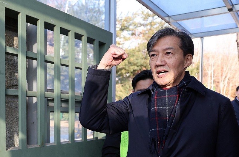 서울구치소 앞에서 수감되기 전 조국 전 대표(사진=연합뉴스)