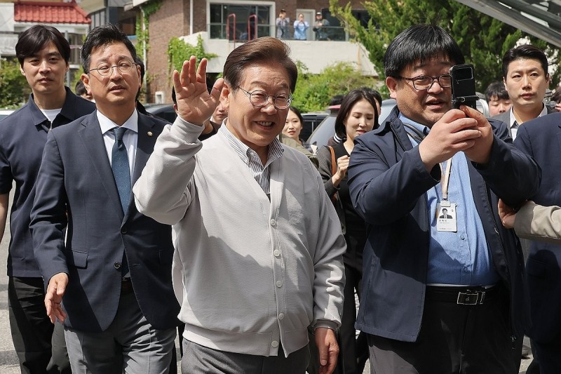 전주서 경청 투어중인 이재명 후보(사진=연합뉴스)