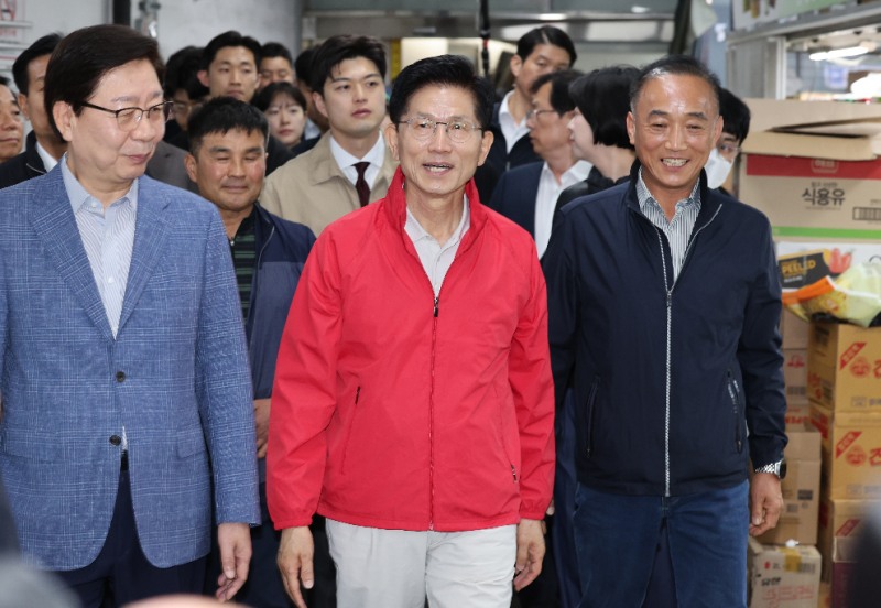 가락시장 찾은 김문수 후보(사진=연합뉴스)