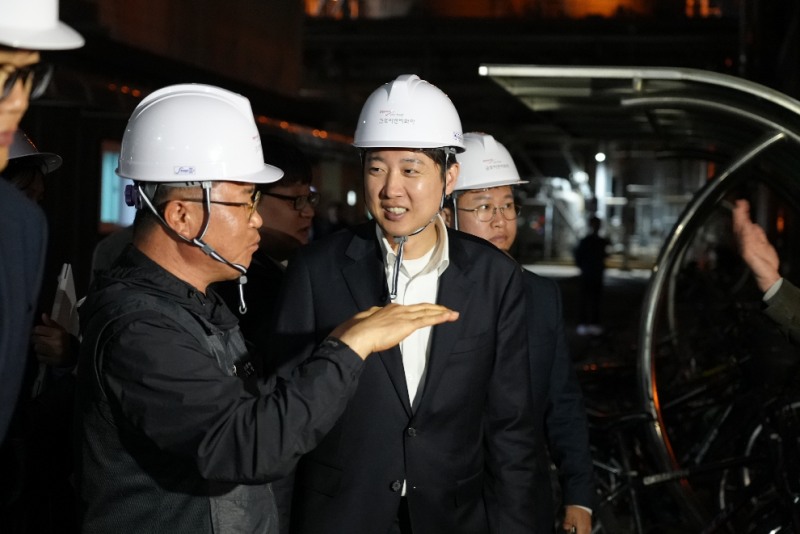 여수 국가산업단지를 찾은 개혁신당 이준석 후보(사진=연합뉴스)
