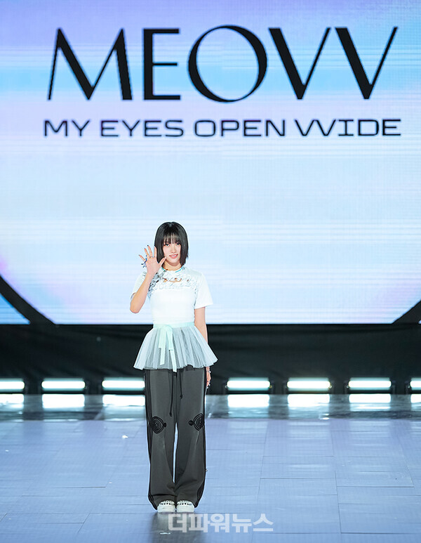 MEOVV(미야오)수인,1stEP'MYEYESOPENVVIDE'미디어쇼케이스