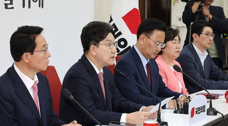 법사위 관련해 발언하는 권성동 원내대표(사진=연합뉴스)