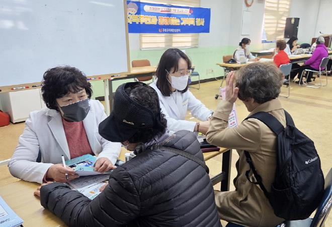 올해 진행한 주민과 동행하는 기억력 검사 현장 사진