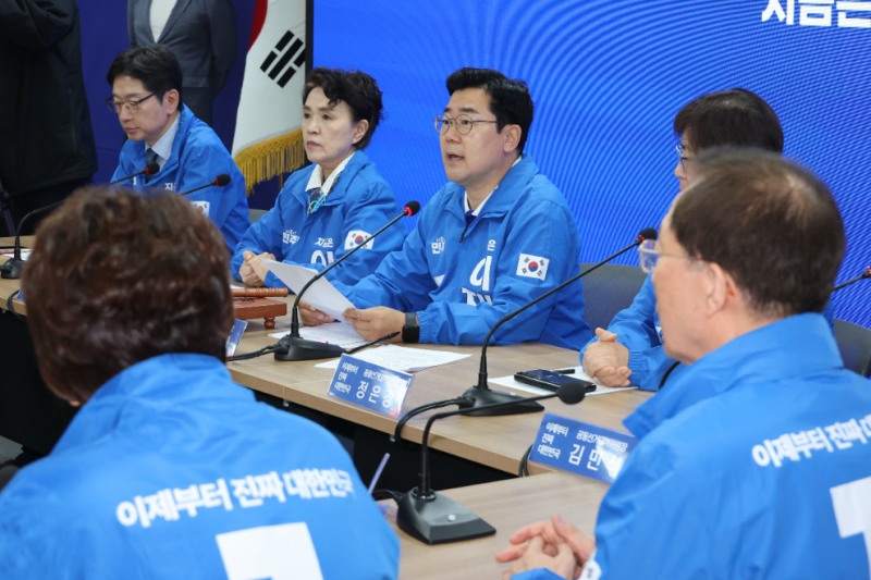 발언하는 박찬대 총괄선대위원장(사진=연합뉴스)