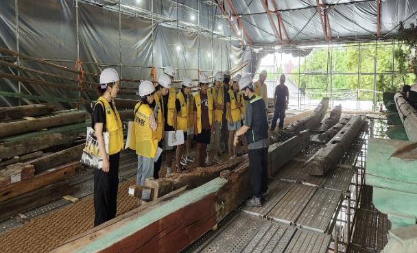 지난해 「국가유산 수리현장 공개 관람」에 참여한 시민들의 모습