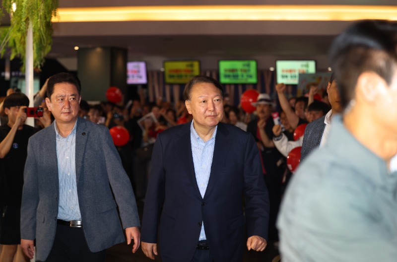 부정선거 다큐 영화 관람나온 윤 전 대통령(사진=연합뉴스)