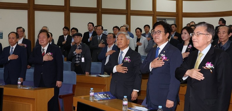 민추협 40주년 기념식에 모인 여야 정치인들(사진=연합뉴스)