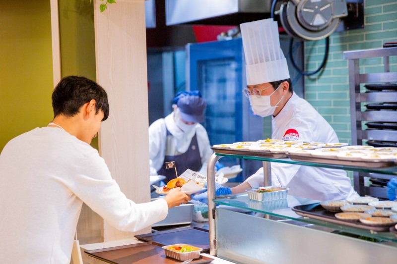 아워홈 세계인의 날 맞아 특식 이벤트 실시