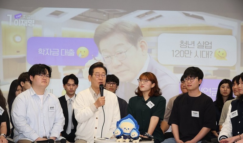 아주대 대학생 간담회 나선 이재명 후보(사진=연합뉴스)