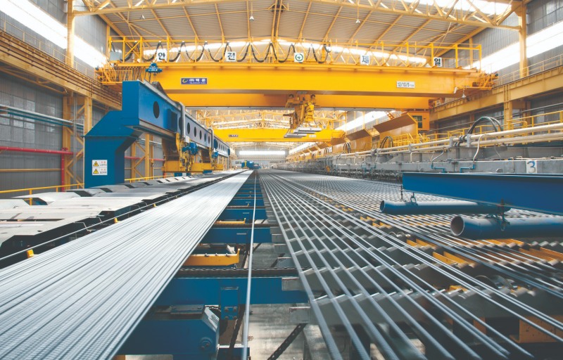 동국제강 인천공장에서 철근이 생산되는 모습.(사진=동국제강)