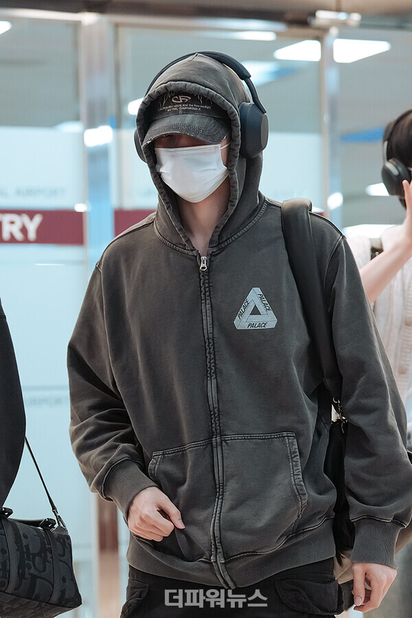 투모로우바이투게더휴닝카이,김포국제공항입국