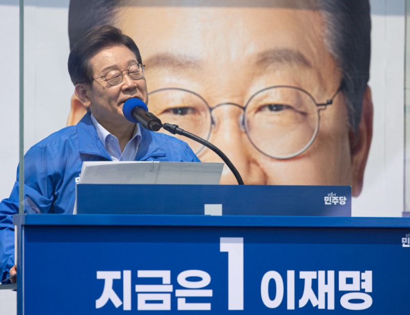 춘천서 지지 호소하는 이재명 후보(사진=연합뉴스)