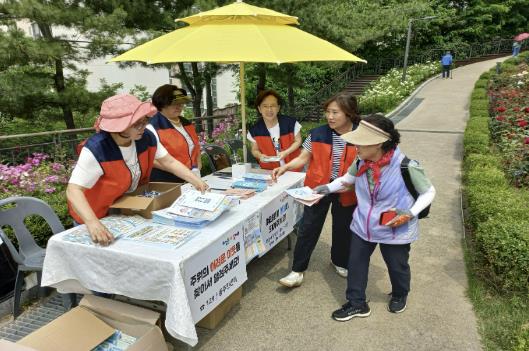 금호1가동에서 취약가구 발굴 캠페인을 시행한 모습