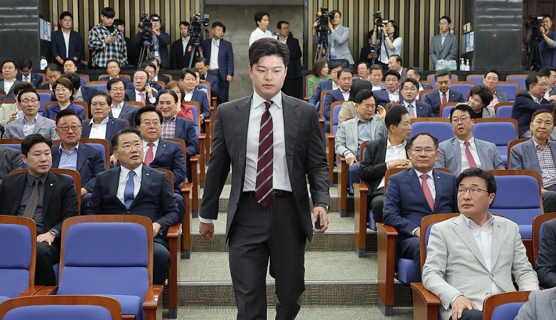 의원총회 참석하는 김용태 비상대책위원장(사진=연합뉴스)