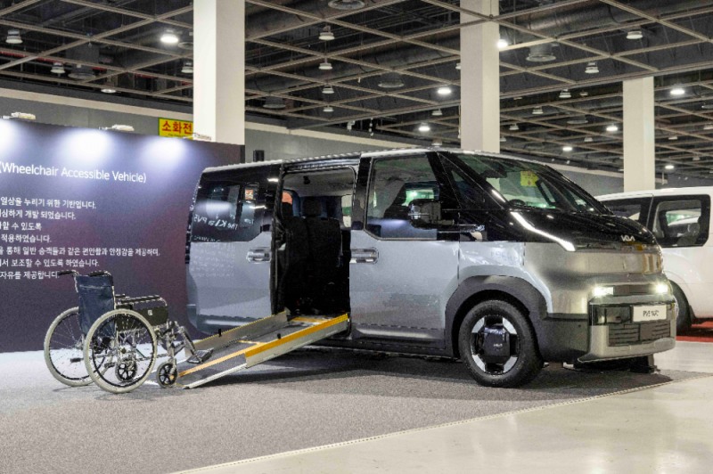 대한민국 보조공학기기 박람회에 기아 PV5 WAV가 전시된 모습.(사진=기아)
