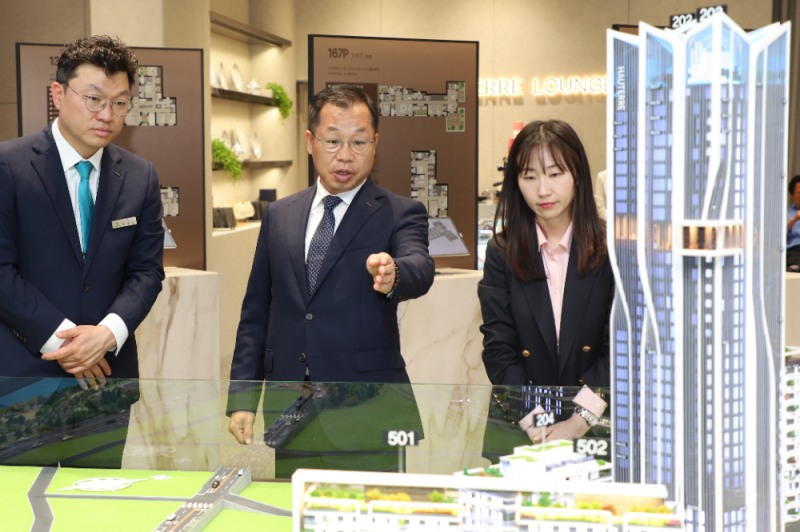 포스코이앤씨 정희민 사장이 용산정비창 전면1구역 홍보관에서 수주활동을 진두지휘 하고 있다.(사진=포스코이앤씨)