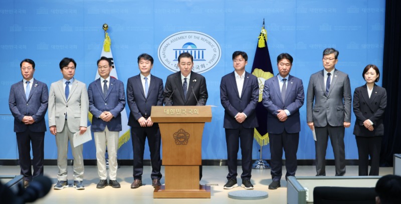 원내대표단 인선 발표하는 김병기 원내대표.(사진=연합뉴스)