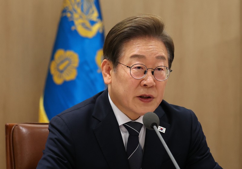 이재명 대통령이 13일 용산 대통령실에서 이스라엘의 이란 공습관련 경제안보 긴급 점검회의를 하고 있다.(사진=연합뉴스)