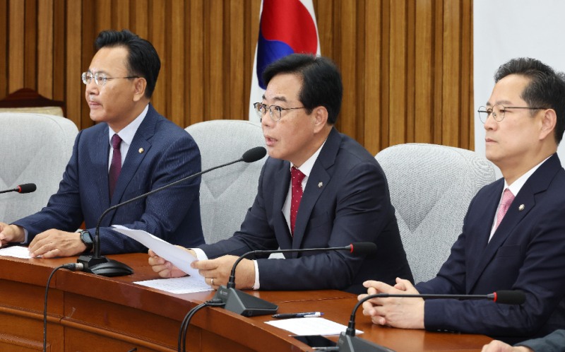 원내대책회의에서 발언하는 송언석 원내대표(사진=연합뉴스)