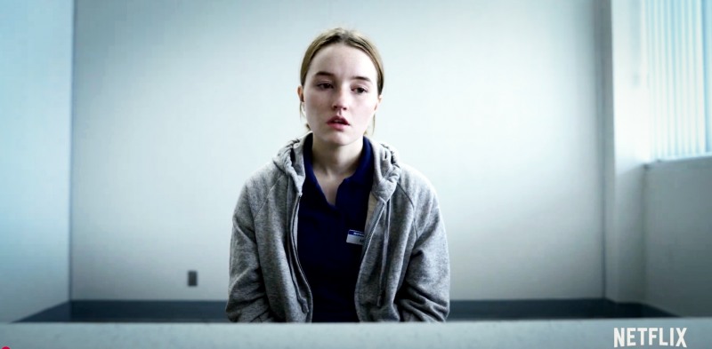 경찰의 피해자에 대한 편견이 수사에 미치는 영향을 잘 그려낸 넷플릭스 드라마 〈믿을 수 없는 이야기〉 (2019년 작품)는 10대 소녀 마리가 성폭행을 당했다고 신고하지만 아무도 그녀의 말을 믿어주지 않아 고소를 취하하게 되는 이야기를 담고 있다. 몇 년 후, 두 명의 여성 형사가 비슷한 사건들을 조사하던 중 마리의 사건이 이들과 연결되어 있음을 밝혀내며 진실을 추적하는 과정을 그린다. / 사진출처=넷플릭스 시리즈 '믿을 수 없는 이야기' 중