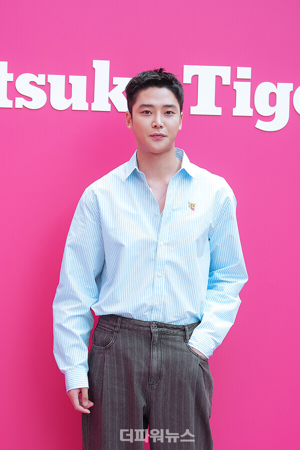 로운,포토월행사