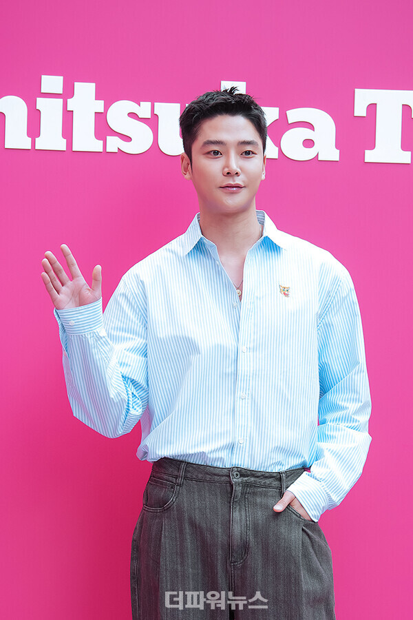 로운,포토월행사