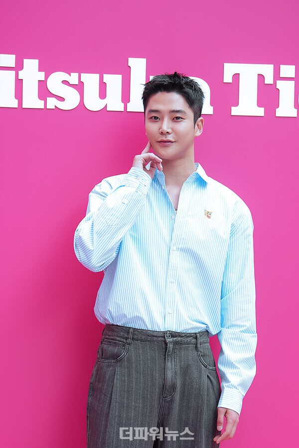 로운,포토월행사