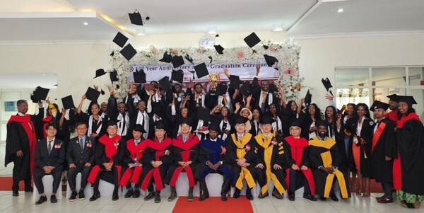 지난해8월에티오피아수도아디스아바바의LG-KOICA희망직업훈련학교에서열린졸업식.