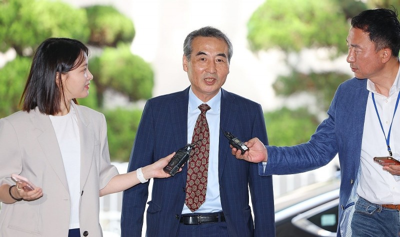 출근하는 민중기 특검(사진=연합뉴스)