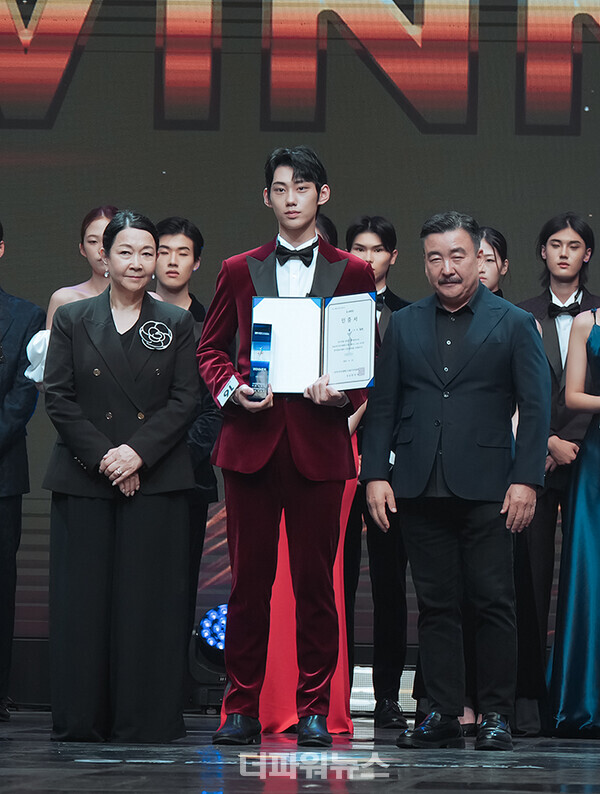 한국메이크업전문가직업교류협회안미려회장,위너황주원,한국직업연구진흥원박진성회장