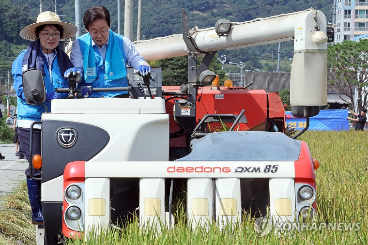 권향엽 (왼쪽) 국회의원 (사진=연합뉴스)