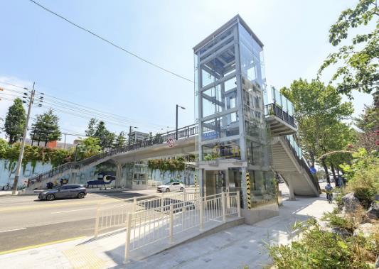 양천구, 양원보도육교 정비 후 모습(엘리베이터 설치)