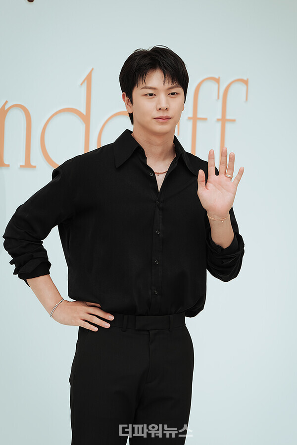 육성재,포토월행사