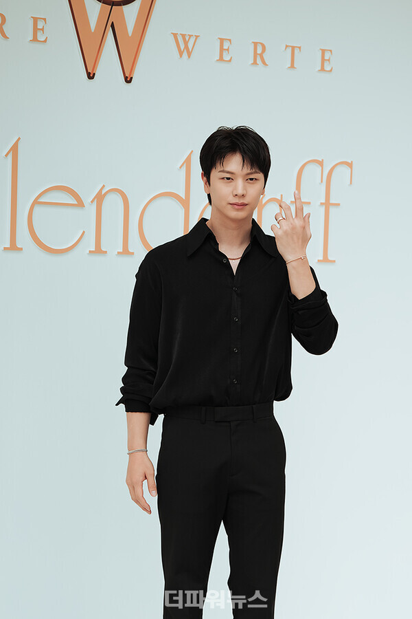 육성재,포토월행사