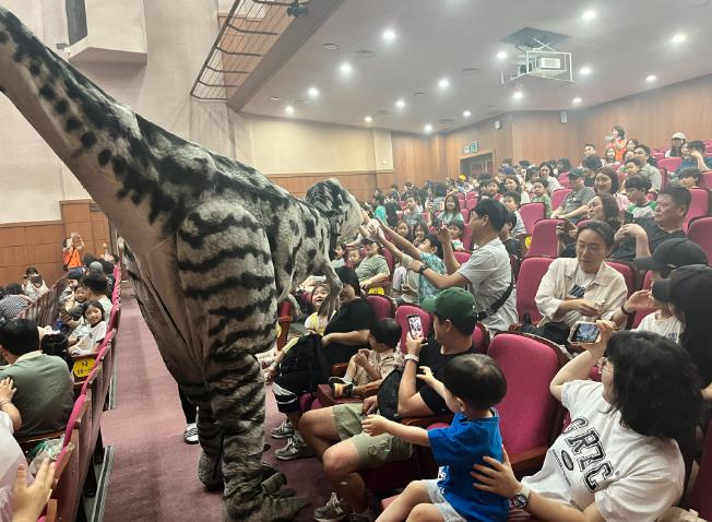 서산시공동육아나눔터, 품앗이 전체모임 '공룡 매직 SHOW 관람' 즐거운 분위기 속 마무리