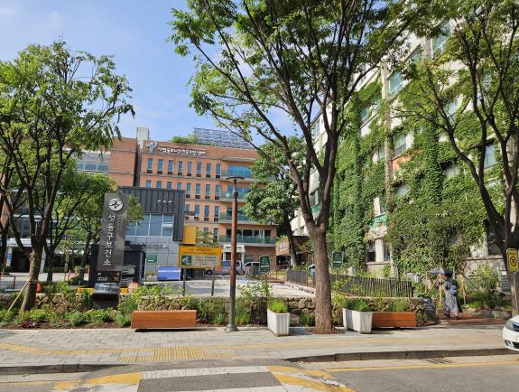 성동구보건소 ‘유화원’ 전면부 ‘웰컴정원’ 조성 모습