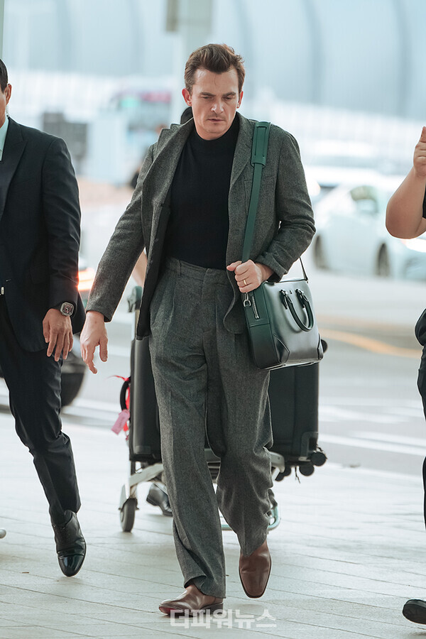 루퍼트프렌드,인천국제공항출국