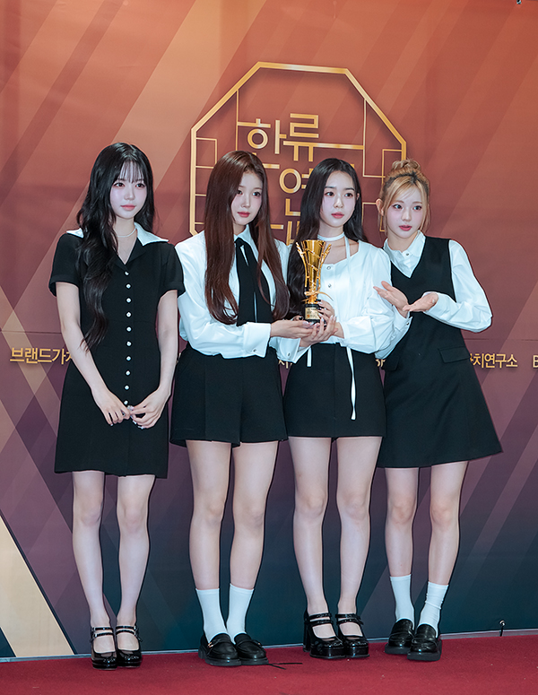 트리플에스(채원 주빈 수민 연지)