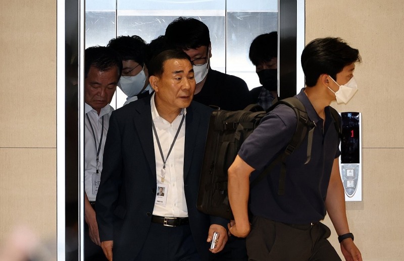 삼부토건 압수수색 중 이동하는 특검팀(사진=연합뉴스)