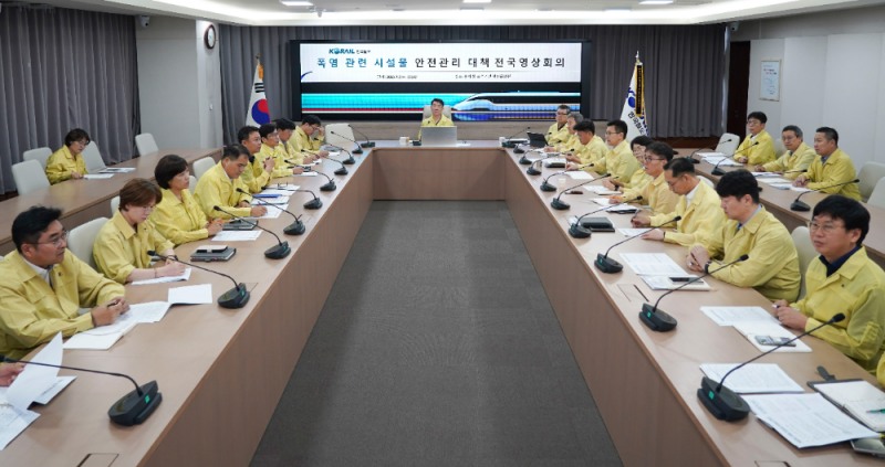 한국철도공사(코레일)가 9일 오전 전국 영상회의를 열고 폭염 관련 철도 시설물 안전관리 대책을 점검했다.(사진=코레일)