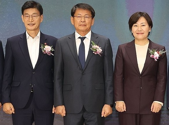 서삼석 (가운데) 국회의원 (사진=연합뉴스)