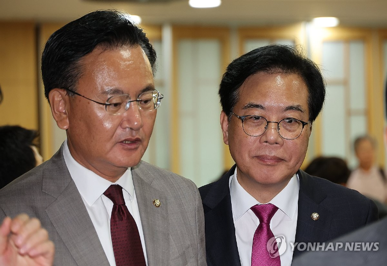 유상범 (왼쪽) 국회의원 (사진=연합뉴스)