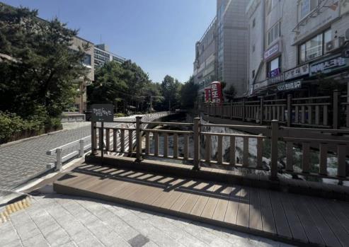 방학천 초입 새로 조성된 산책(데크)길